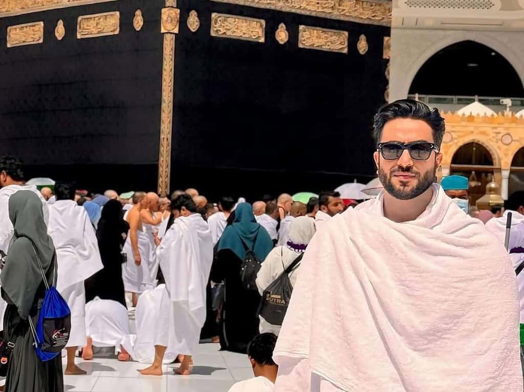 Fans react to Aly Goni’s Umrah photos, ‘Remove tattoo first’