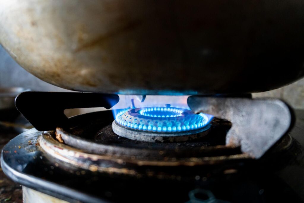 LPG gas stove with blue flame, highlighting energy efficiency and safety tips for extending cylinder life.