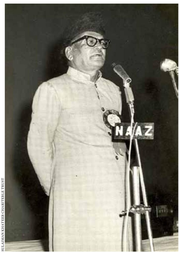 Sulaiman Khateeb delivering a speech at a cultural event, showcasing Dakhni poetry and literary heritage.