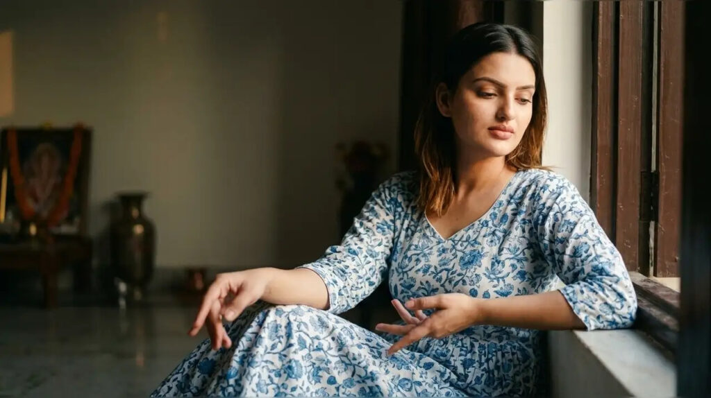 Haryanvi actress Divyanka Sirohi, aged 30, suddenly dies, surrounded by officials and fans.